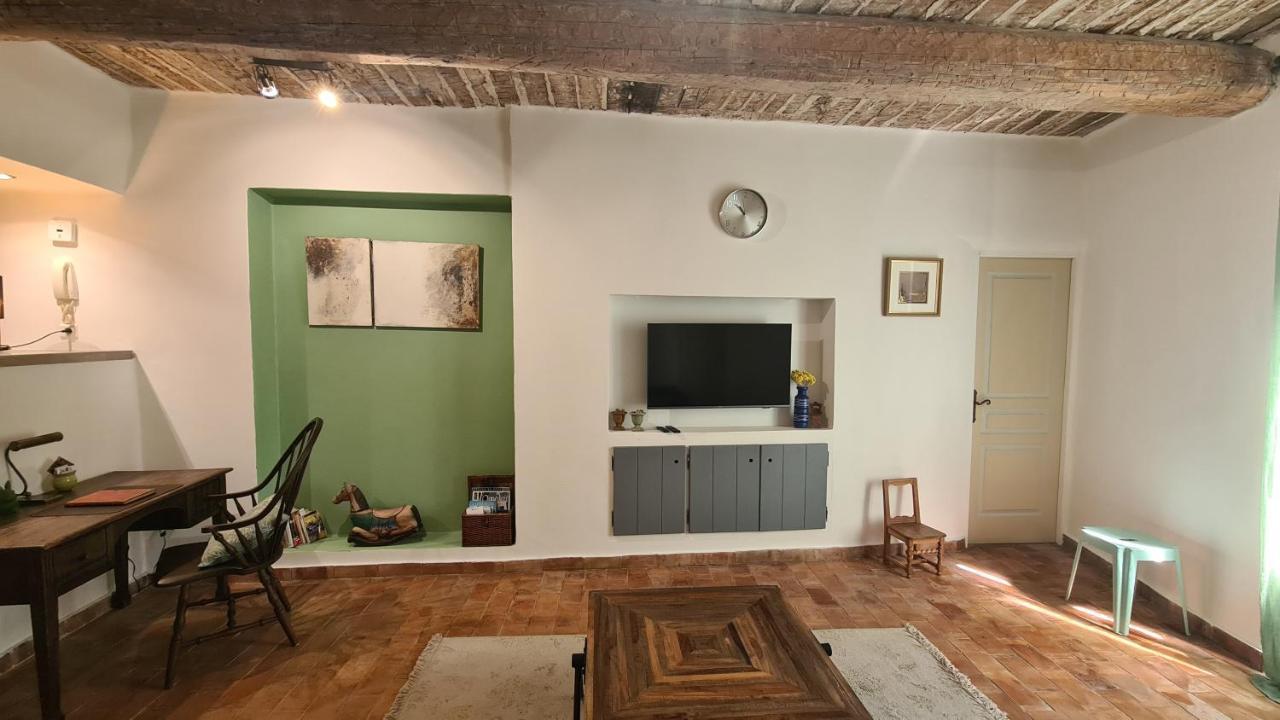 Cocon Du Papillon A Lourmarin Apartment Luaran gambar