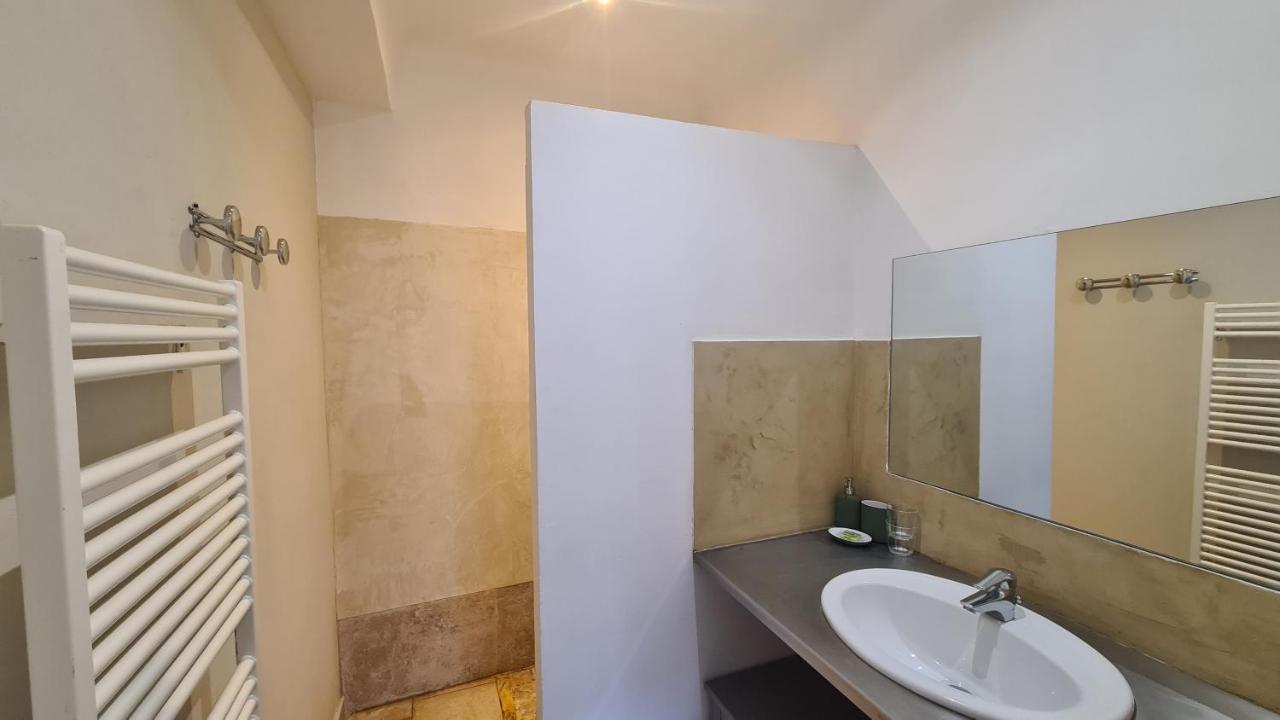 Cocon Du Papillon A Lourmarin Apartment Luaran gambar